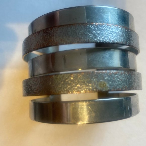 Beautiful BIG Bangle bracelet - Picture 2 of 2